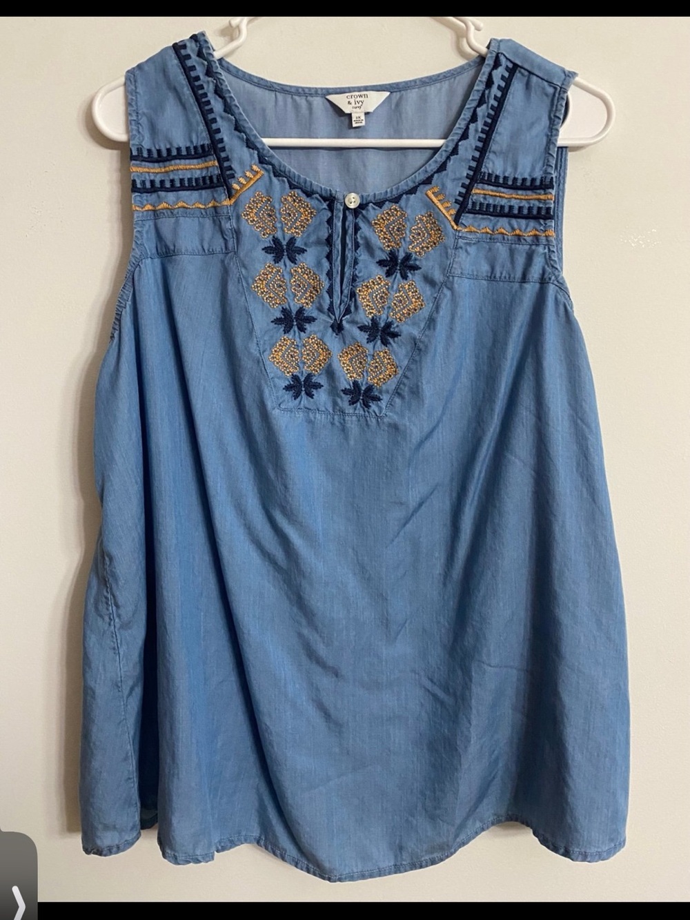 crown & ivy Size 3x Sky Blue Chambray Embroidered Sleeveless Tank